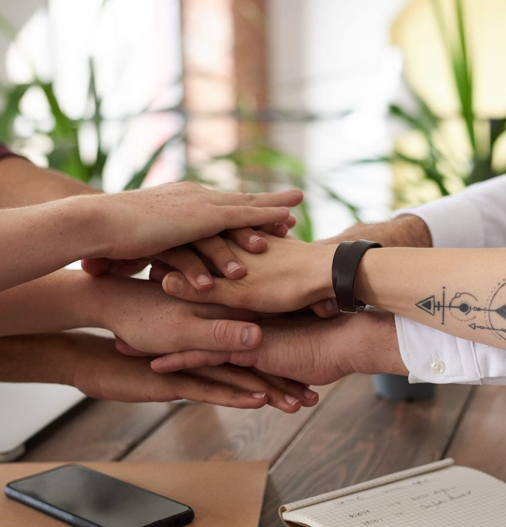 samenwerking Van uitdaging naar kans &#8211; Deel 1: samenwerking en verbinding photo of people near wooden table 3184431 scaled e1584655645221